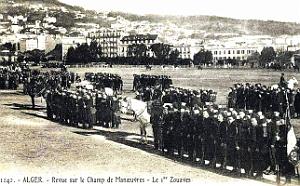 Alger - Champ de Manoeuvres - 1er Zouaves - Revue avec le Drapeau